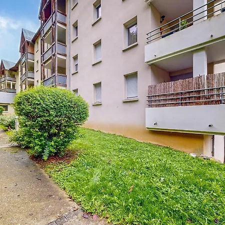 Stunning Apartment In Bagneres-De-Bigorre